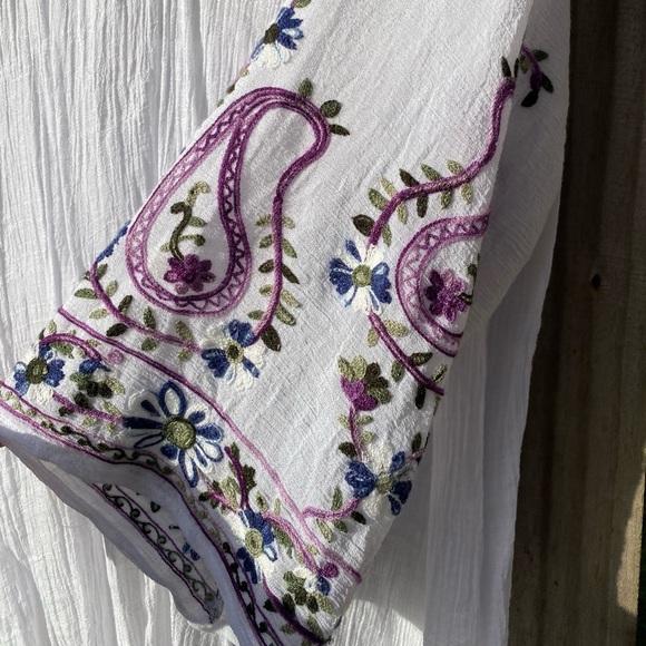 Fig and Flower Embroidered White Boho Top - Picture 6 of 11